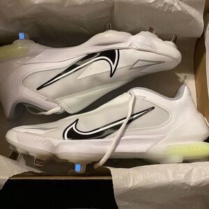 I am selling some baseball cleats that are a size 9